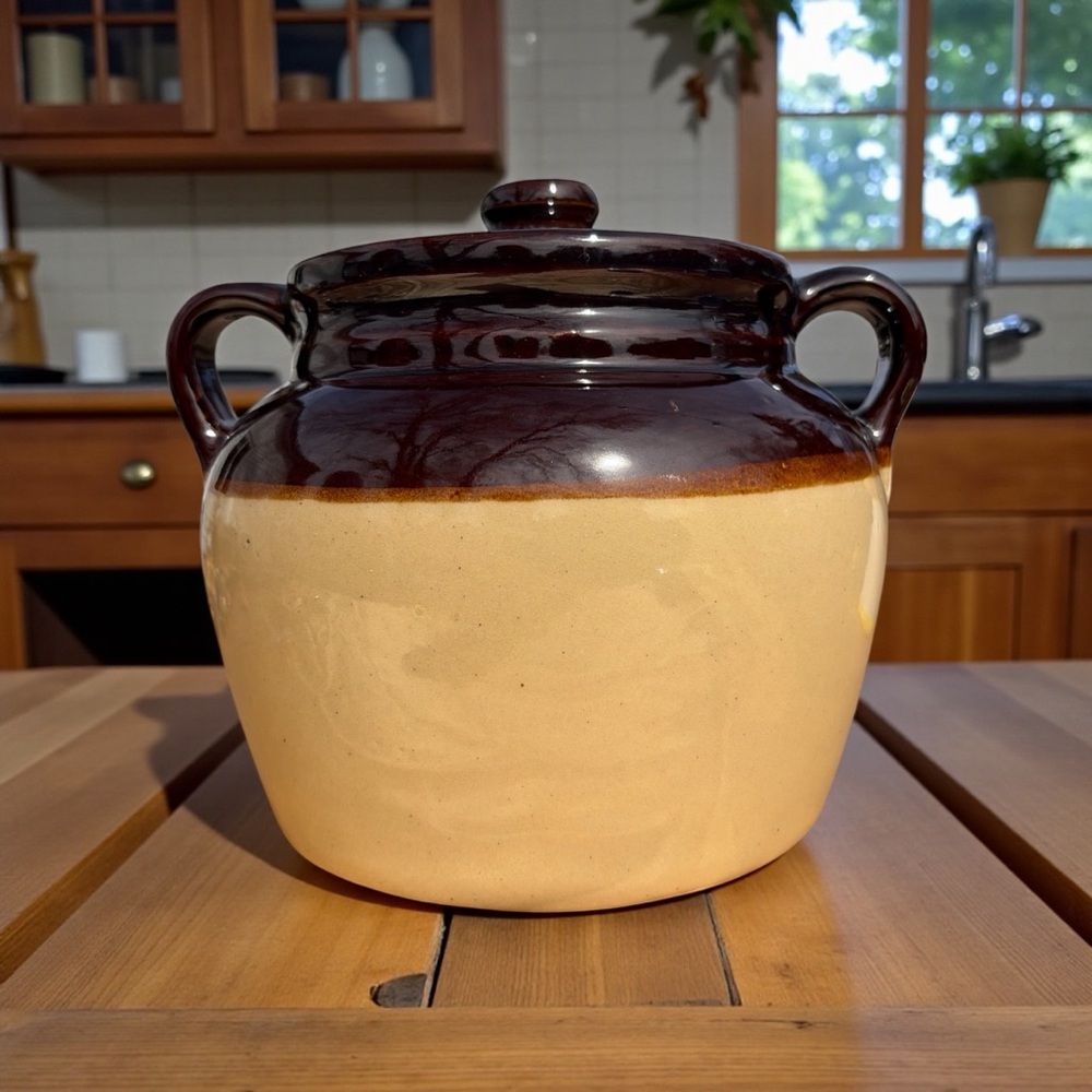 VINTAGE TWO-TONE STONEWARE BEAN POT CROCK WITH LID